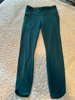 Athleta Chakra Teal 7/8 Powervita Tights with Laser Cut Design